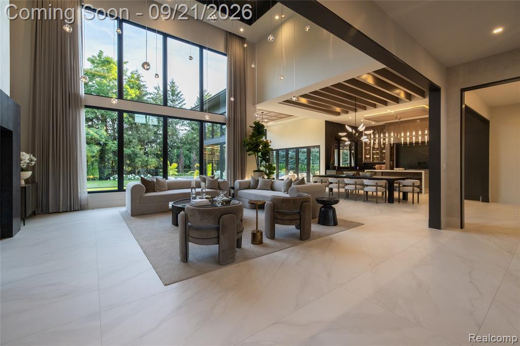 All-season sunroom